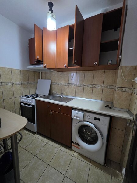 Prisaca Dornei, Titan, la Policlinica, 10 minute metrou, bloc reabilitat