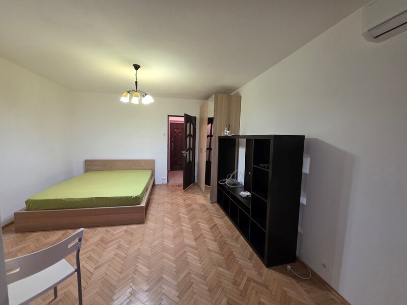 Prisaca Dornei, Titan, la Policlinica, 10 minute metrou, bloc reabilitat